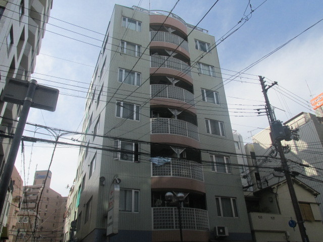 建物外観　シャープなデザインが印象的な洗練の住まい