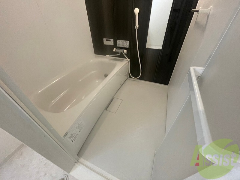 バス・シャワールーム　お風呂になります。一日の疲れを癒してくださいね。