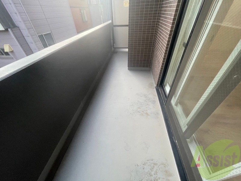 バルコニー　バルコニーです。洗濯物を干すもよし、一息つくもよしですね。