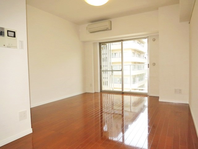 居室・リビング　リニューアル前の写真です