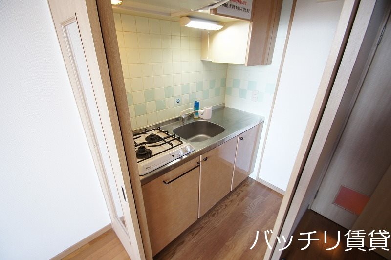 キッチン　画像は別号室タイプの為、現状を優先致します。