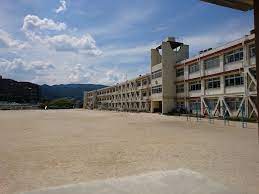 小学校　大津市立晴嵐小学校（小学校）まで576m