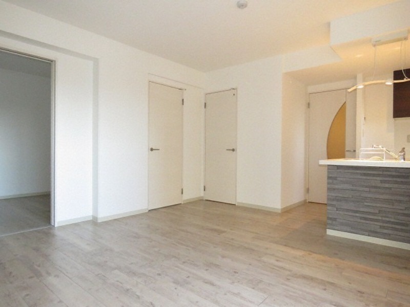 居室・リビング　退去予定につき同タイプ別号室の画像です。