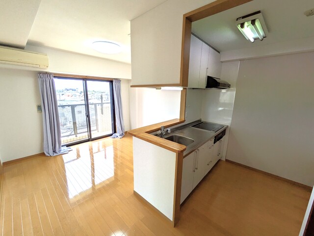 居室・リビング　リビング１０．５帖　南向きのお部屋です♪
