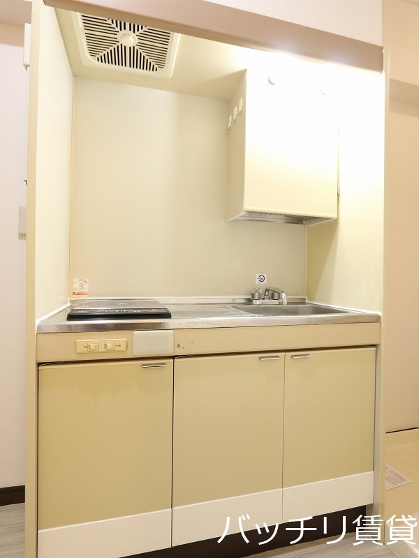 キッチン　別号室タイプの為、現状を優先致します。