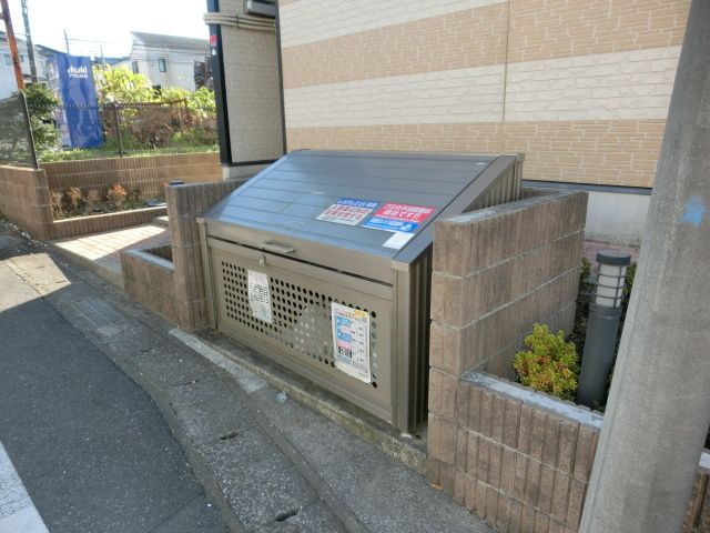 その他共有部分　敷地内にゴミ捨て場があるので便利ですね