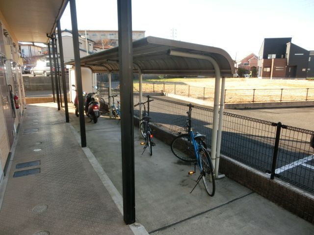 駐車場　屋ね付き駐輪場