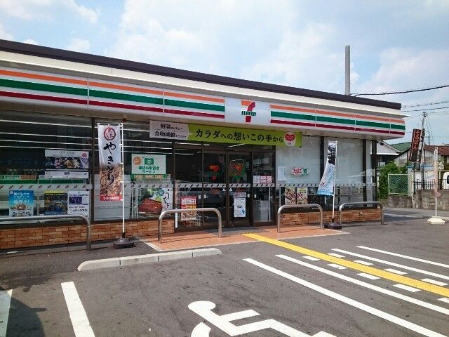 コンビニ　セブンイレブン様（コンビニ）まで800m