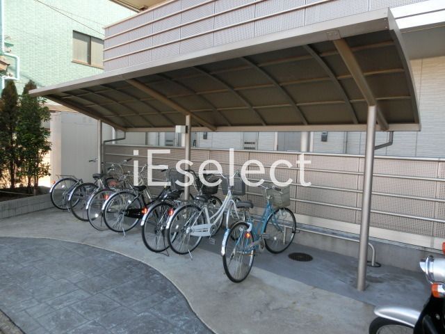 駐車場　敷地内駐輪場。
