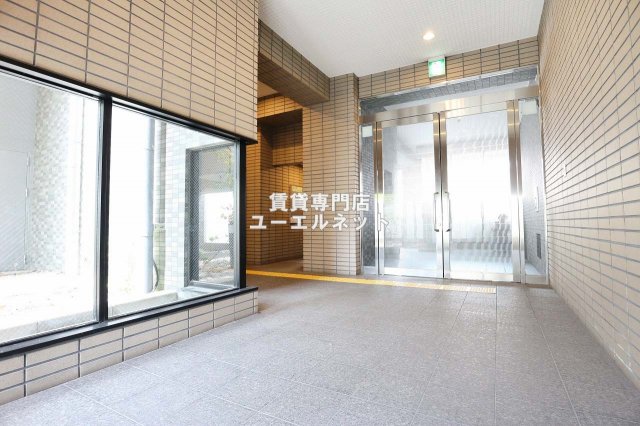 エントランス　毎日通る場所だからこそ、洗練された空間に