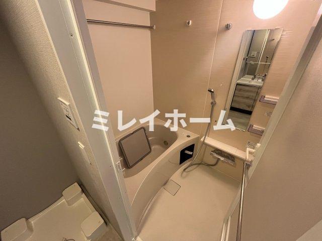 バス・シャワールーム　同建物内別のお部屋の参考写真になります。