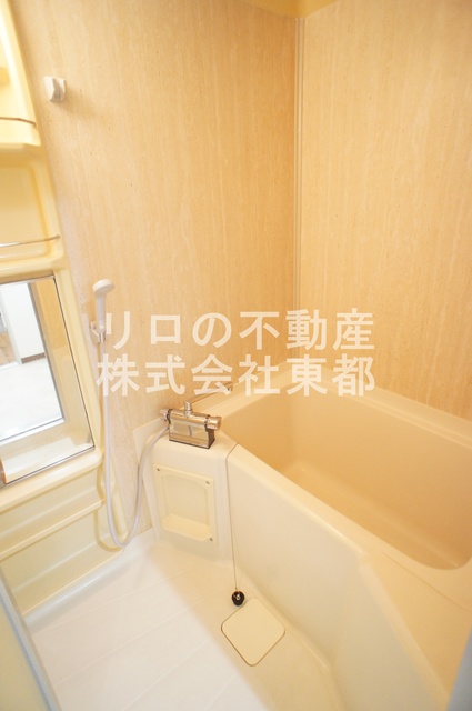 バス・シャワールーム　バスルームは浴槽付なので、ゆったり湯船につかれますね♪