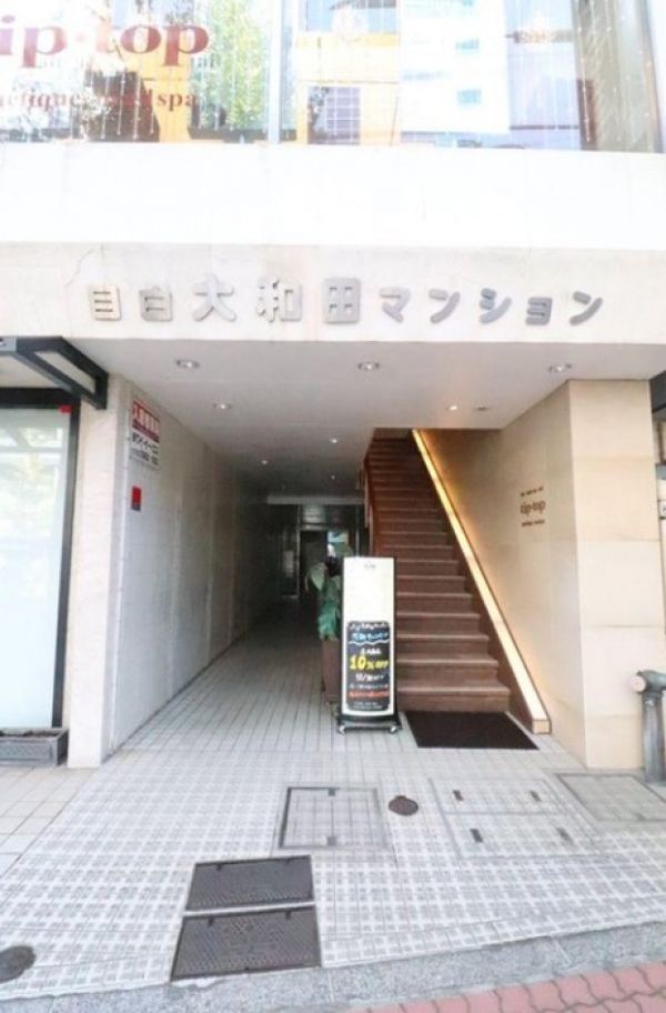 エントランス　※全て別号室のお写真。内装等参考にしてください。