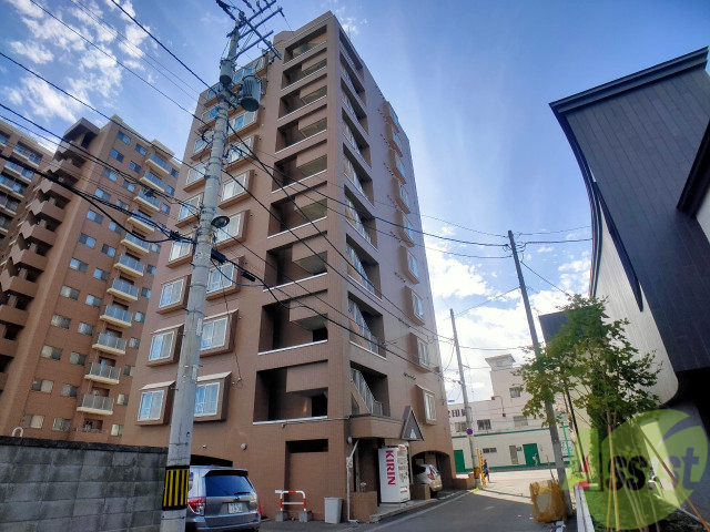 建物外観　札幌市中央区北三条西「メープル円山」
