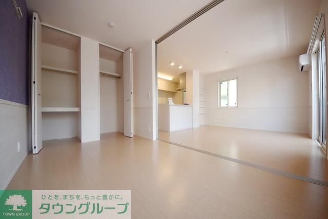 居室・リビング　明るく広いお部屋です