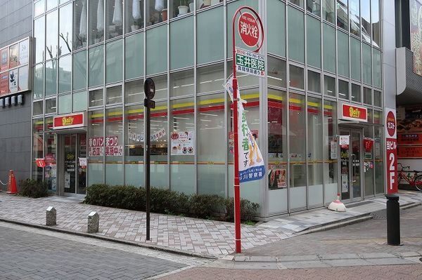 コンビニ　デイリーヤマザキアクティオーレ市川店（コンビニ）まで76m