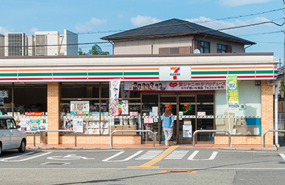 コンビニ　セブンイレブン 堺東山店（コンビニ）まで421m