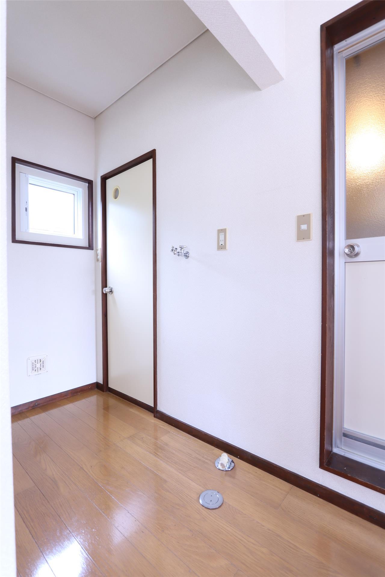 洗面設備　洗濯機置場・同タイプ別室の参考写真です
