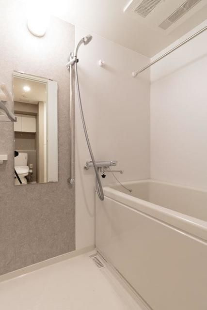 バス・シャワールーム　※反転タイプの写真を使用しています。