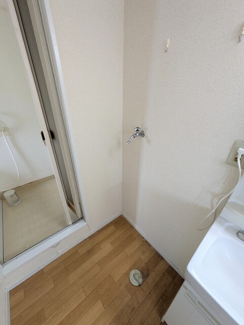 その他　室内洗濯機置場※クリーニング前の室内参考写真です。