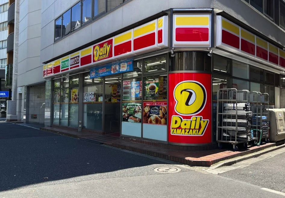 コンビニ　デイリーヤマザキ岩本町3丁目店（コンビニ）まで139m