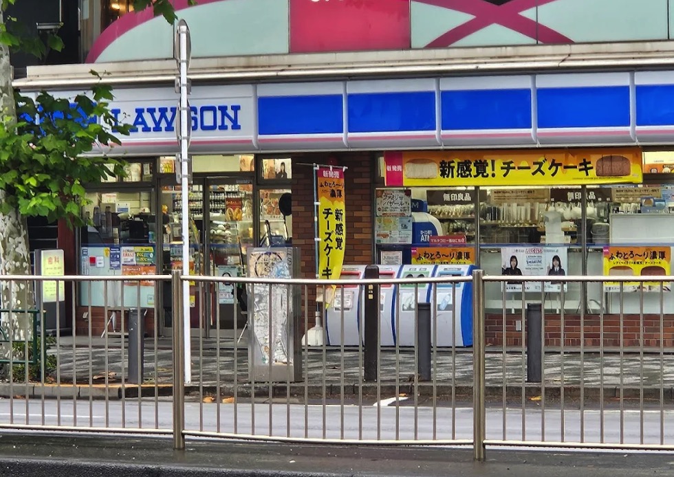 コンビニ　ローソン岩本町三丁目店（コンビニ）まで194m