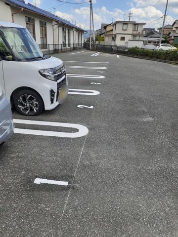 駐車場　車をお持ちの方に嬉しい駐車場付きの物件です