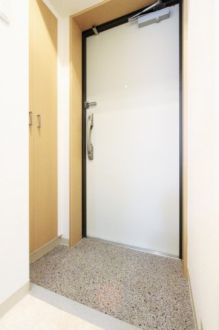 玄関　参考写真（同物件別部屋）