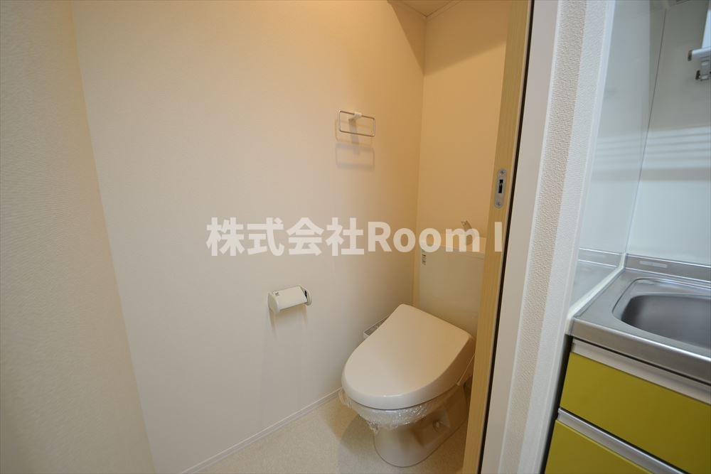 トイレ　落ち着いた色調のトイレです