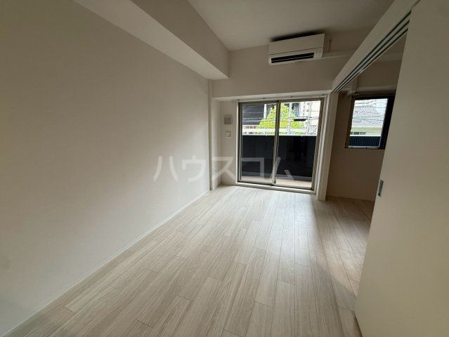セレニテ谷町四丁目アリエの居間写真