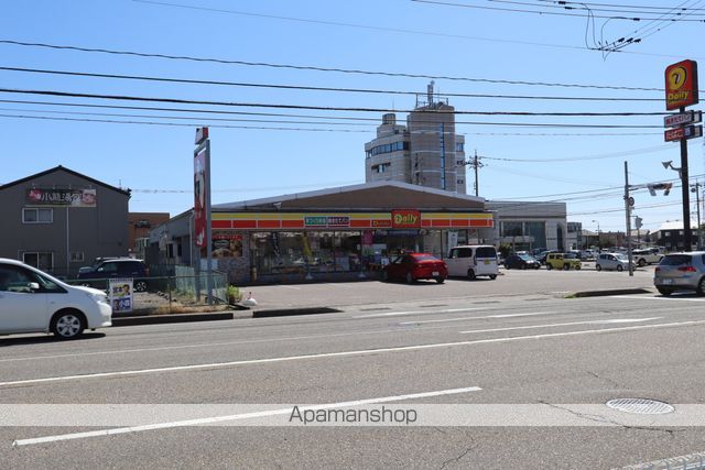 コンビニ　デイリーヤマザキ金沢大徳店（コンビニ）まで744m