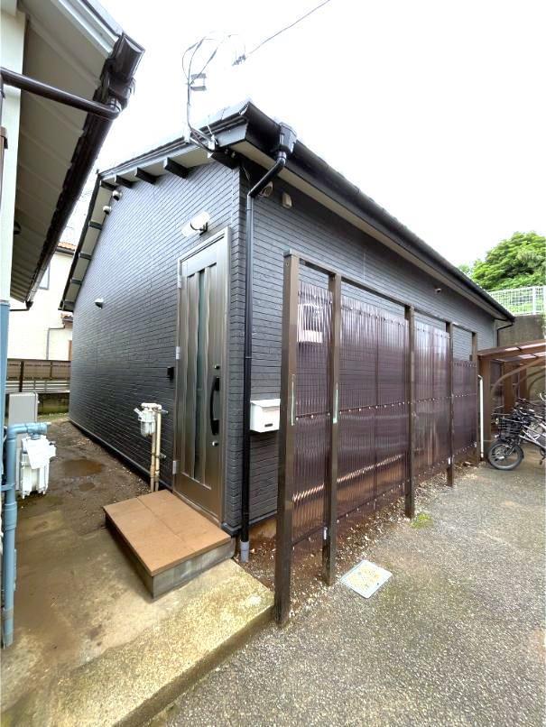建物外観　玄関側