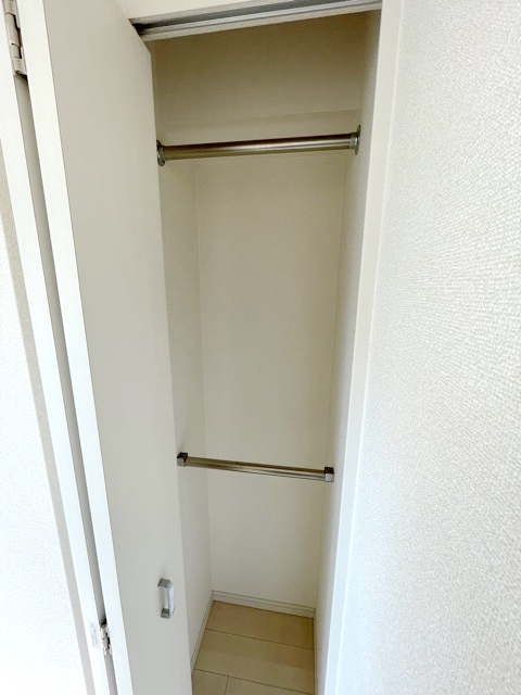 収納　★ハンガーラック付き、高めのクローゼット★