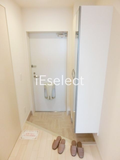 玄関　玄関にはシューズボックスがあります