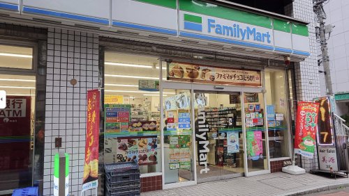コンビニ　ファミリーマート 池袋二丁目店（コンビニ）まで108m