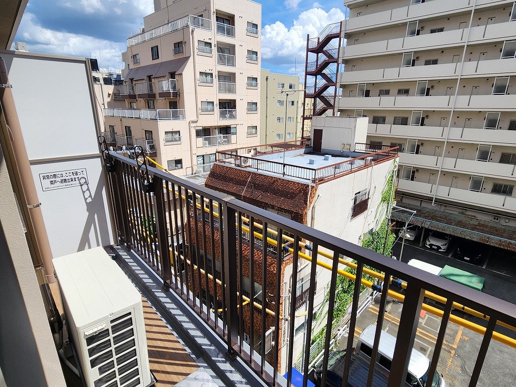 バルコニー　南向き駅近でも日当り良好