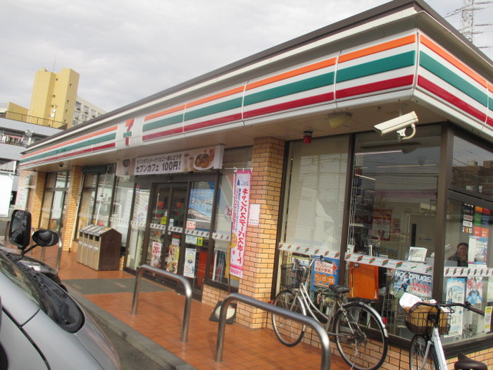 コンビニ　セブンイレブン（コンビニ）まで550m