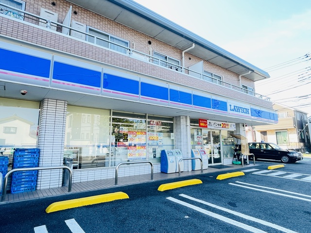 コンビニ　ローソン保土ヶ谷新桜ヶ丘店（コンビニ）まで246m