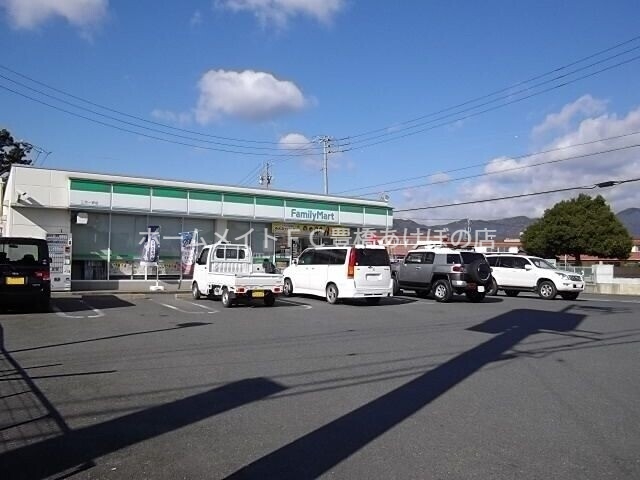 コンビニ　ファミリーマート三河一宮店（コンビニ）まで477m