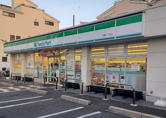 コンビニ　ファミリーマート 竹島二丁目店（コンビニ）まで546m