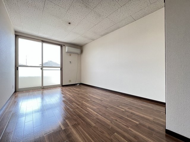 ヴィルヌーブA棟の居間写真