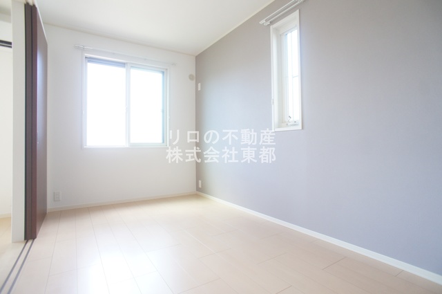 その他部屋・スペース　２面採光なので、明るく風通しのよい過ごしやすいお部屋です♪