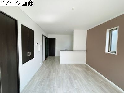 東岩田ガレージハウス A棟の居間写真