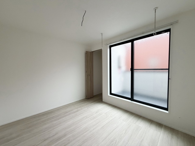 居室・リビング　～真っ白なお部屋で新生活スタート～