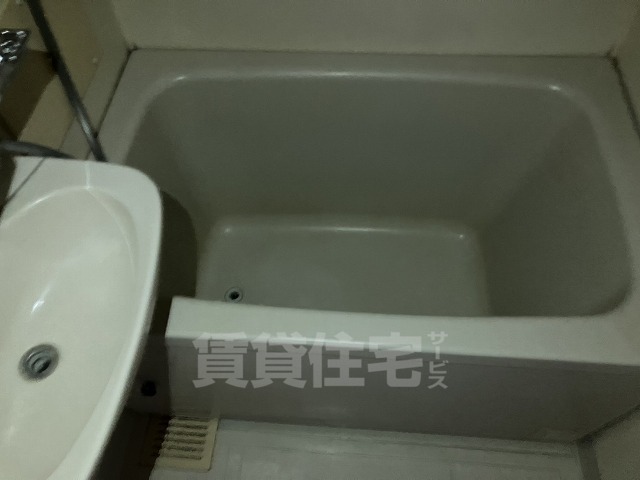 地下鉄名港線 日比野駅 徒歩5分 3階建 築32年の風呂写真