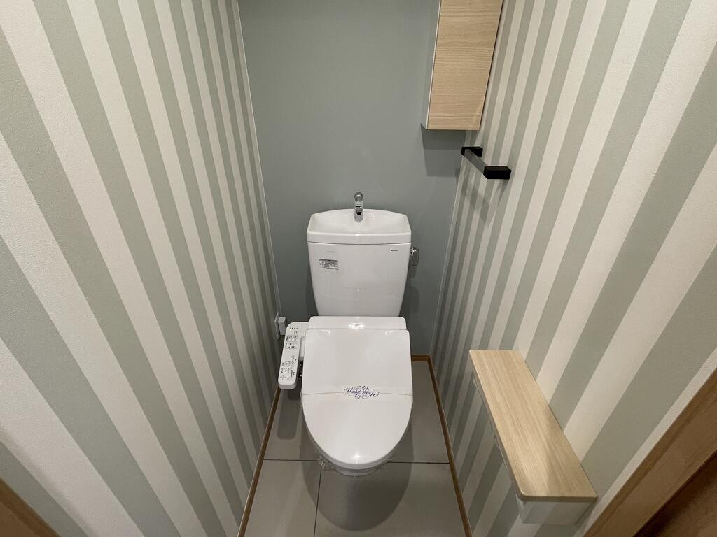 αプレミアム松末 304のトイレ写真