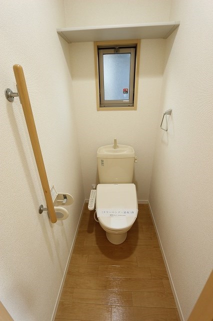 市川貸家Dのトイレ写真