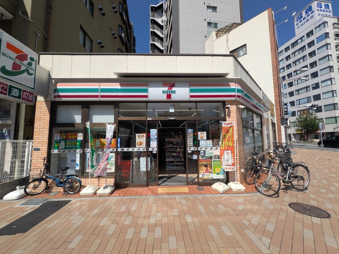コンビニ　セブンイレブン（コンビニ）まで182m