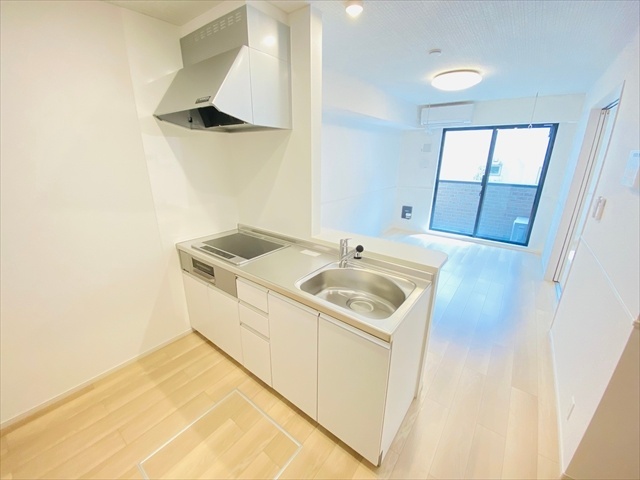 キッチン　同一建物内１０３号室内装写真転載