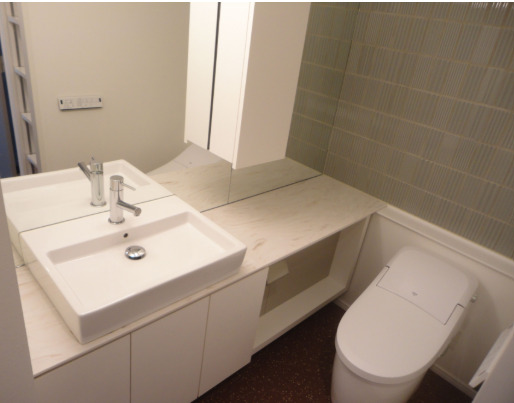 RE BLDGのトイレ写真
